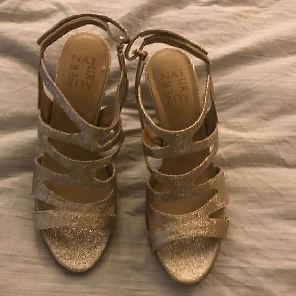 Naturalizer Dianna Platform Gold Sandal (7.5) - Picture 4 of 5